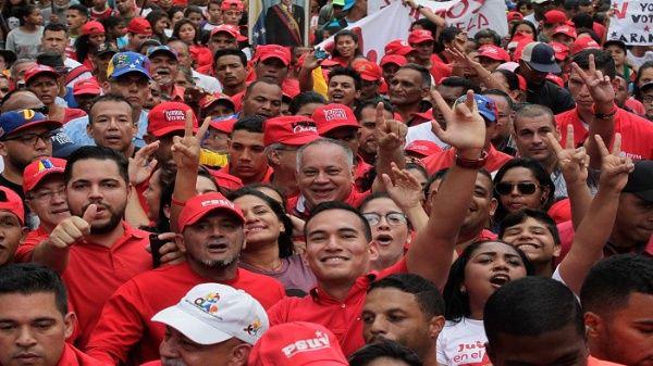 Venezolanos en apoyo a Nicolás Maduro