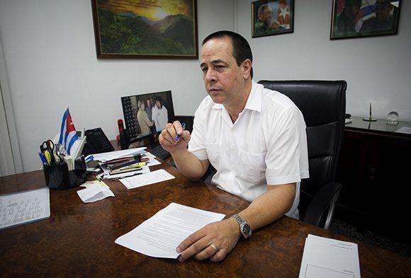 José Ángel Portal, ministro cubano de Salud.