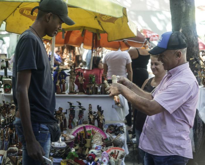 Gilberto Kuper: Vendedor por cuenta propia de la feria de 23