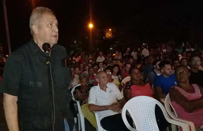 Barrio debate en Marianao contra la Ley Helms-Burton