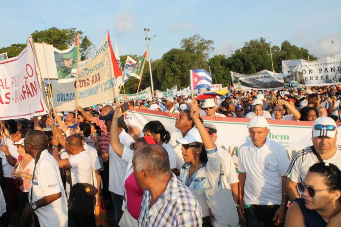 gente marchando