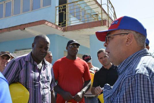 Primer secretario del PCC en La Habana recorre obras recuperadas después del tornado
