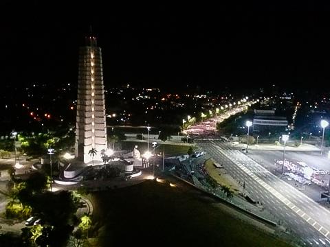 plaza de la revolucion primero de mayo noche