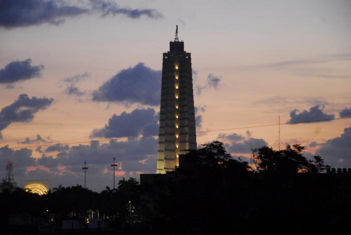 AMANECE EN LA PLAZA DE LA REVOLUCION
