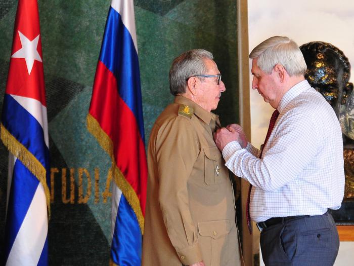 Premio Lenin a Raúl, una distinción a su lealtad y lucha