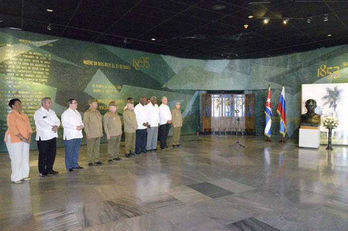 Premio Lenin a Raúl, una distinción a su lealtad y lucha
