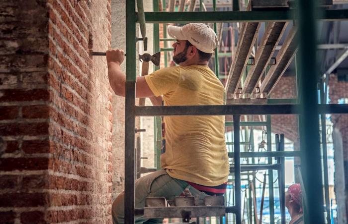 Integrantes de la Empresa de Servicios y Ejecución de obras –ESEO–, del Ministerio de Cultura, asumen la  remodelación de este majestuoso inmueble, cuyas labores iniciaron en noviembre de 2018