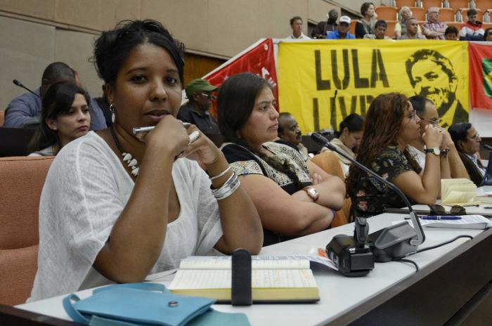 Asistentes al Encuentro Internacional de Solidaridad, que se realizó en el Palacio de Convenciones, en La Habana, Cuba, el 2 de mayo de 2019