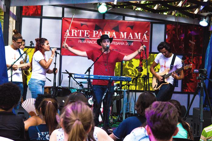 Christopher Simpson musico cantante arte para mama