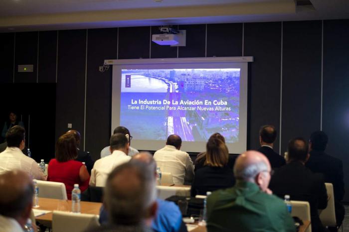 Celebran en La Habana Día de la Aviación