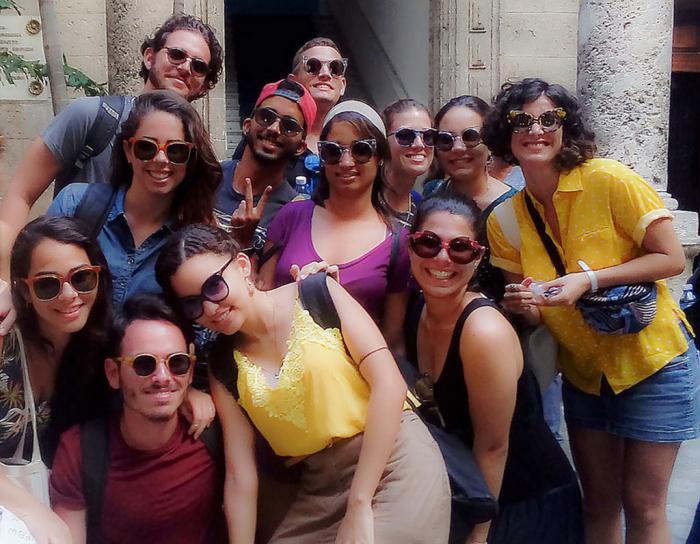 Estudiantes del ISDI  que trabajaron en el proyecto de crear  las Gafas 500.