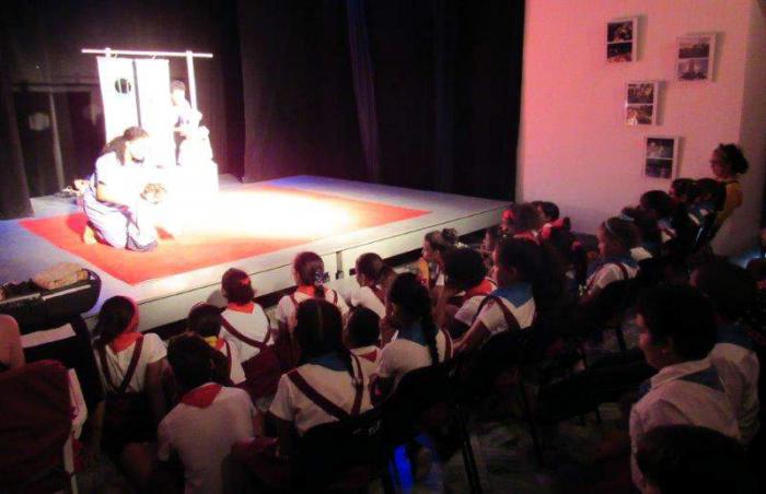 Presentación del Grupo de Teatro La Proa.