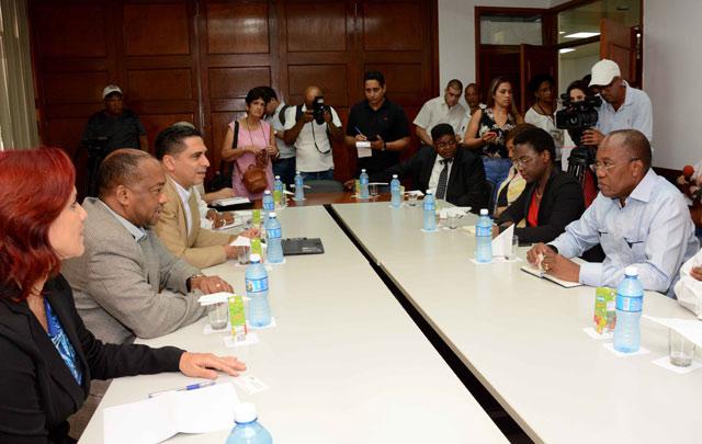 Angola interesada en ampliar colaboración en salud con Cuba