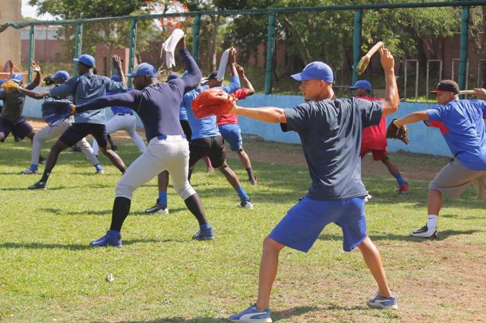 Entrenamiento de preselección de Industriales en el estadio Changa Mederos