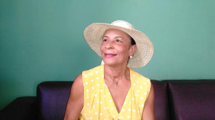 Alex Ordaz mujer sombrero