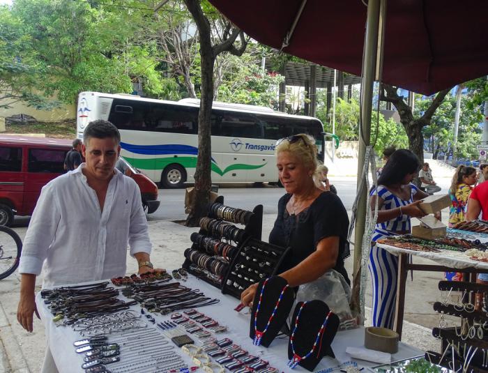Cuentapropistas cubanos contra la Ley Helms Burton