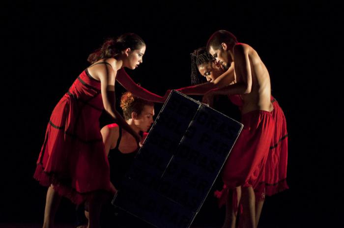 Compañía Rosario Cárdenas, en presentación en Teatro Mella