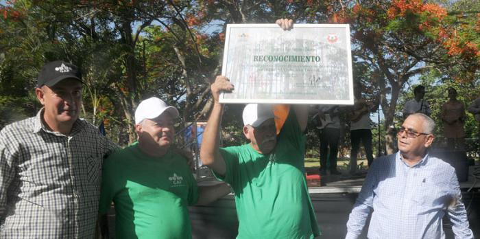 ACTO CENTRAL NACIONAL POR EL DÍA DEL TRABAJADOR FORESTAL, EFECTUADO EN MONTE BARRETO