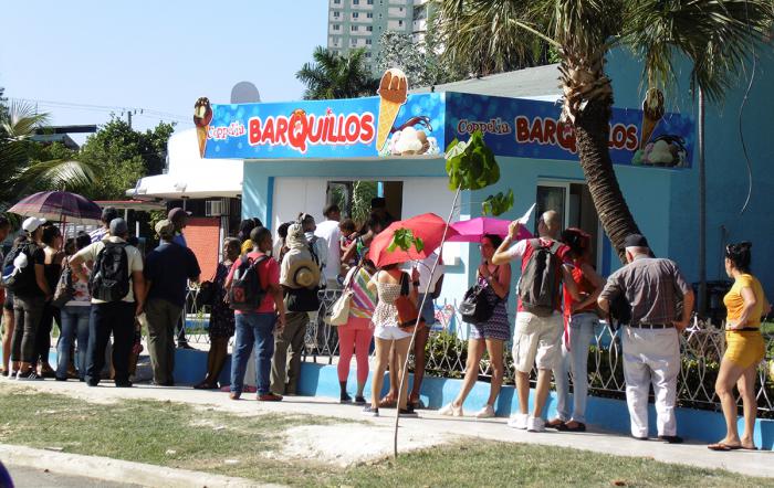 cola barquillo helado coppelia
