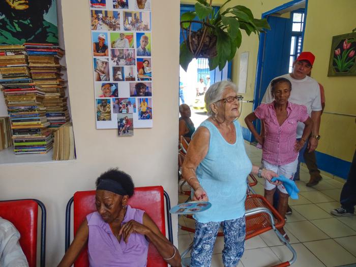 los ancianos son parte activa  de la vida en su centro