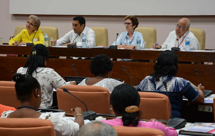 Analizan diputados situación del transporte público