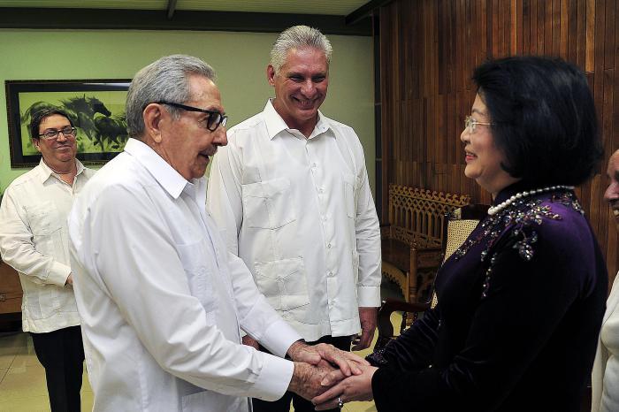 Raúl y Díaz-Canel recibieron a la Vicepresidenta de la República Socialista de Vietnam