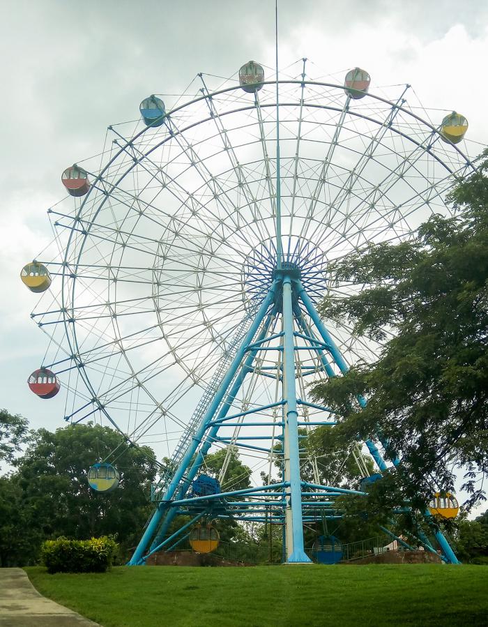 atracciones deterioradas del Parque Lenin