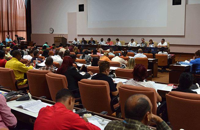 Diputados cubanos debaten proyecto de nueva Ley electoral 