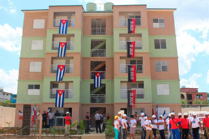 Entrega de viviendas a afectados por el paso del tornado por La Habana en enero de 2019