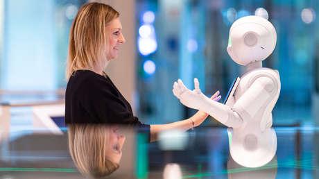 Científica y cyborg