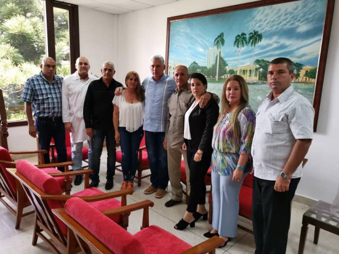 Presidente cubano intercambia con familiares de Landy Rodríguez, médico villaclareño secuestrado en Kenya