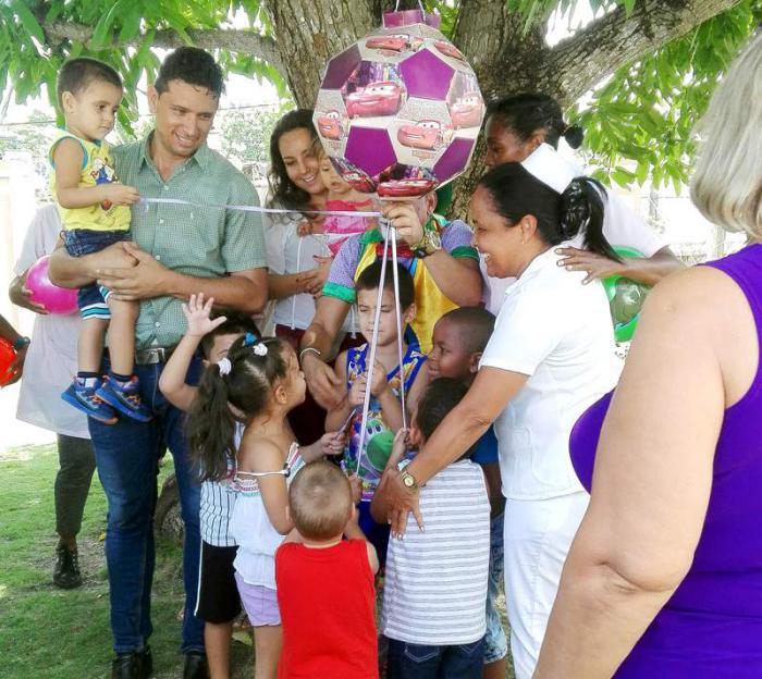 Hogar de niños sin amparo familiar del municipio de Guanabacoa, festejaron el cumpleaños 93 de nuestro Líder Histórico Fidel. 