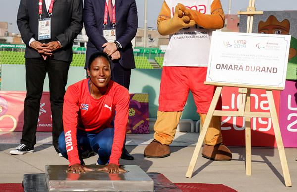 Omara Durand, leyenda del Para atletismo cubano plasma su huella en el Estadio de Atletismo de la Villa Deportiva Nacional (VIDENA) durante los VI Juegos Parapanamericanos Lima 2019, el 22 de Agosto de 2019 en Lima, Perú. FOTO: Calixto N. Llanes/Periódico JIT (Cuba)