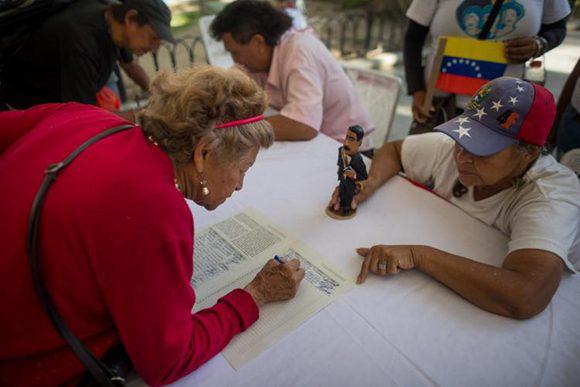 Firmas de cubanos a favor de Venezuela