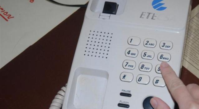 Teléfonos y correos electrónicos para la población