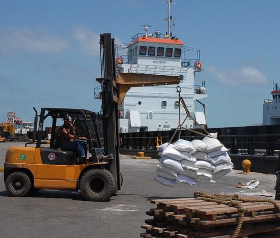Puerto, transporte, economía interna