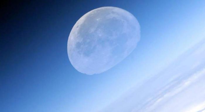 La luna desde la Estación Espacial Internacional.