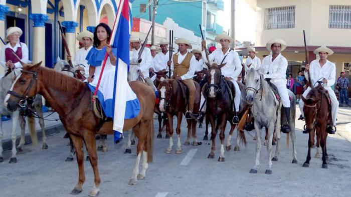 gente montada a caballo en la Fiesta de la Cubanía