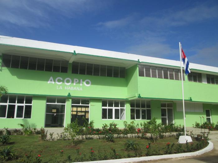 Edificio socio-administrativo de la recién creada Empresa de Acopio La Habana