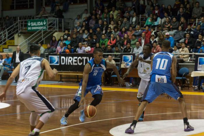 Marvin Cairo brilla en El Salvador