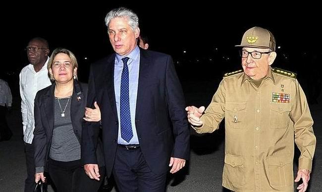 Recibió Raúl a Díaz-Canel a su regreso a la Patria