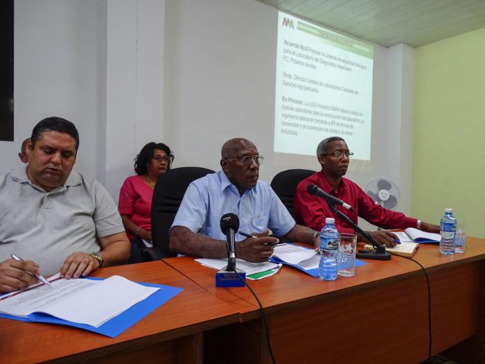 Salvador Mesa y dirigentes del Ministerio de Agricultura