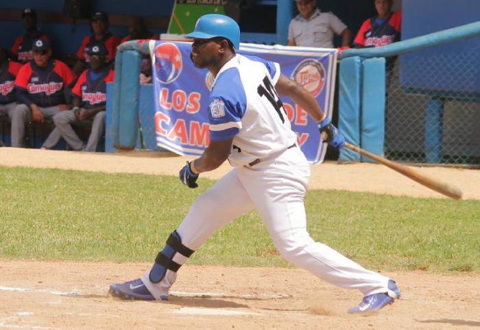 Yoandry Urguellés pelotero