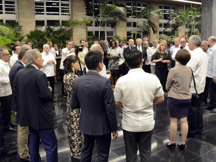 Díaz-Canel con participantes en Fihav 2019