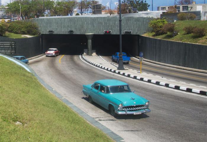 Túnel de la bahía