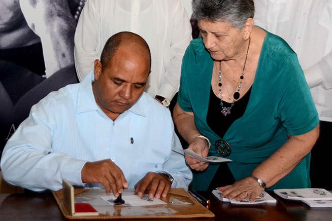 Cancelación de sello postal por aniversario 500 de La Habana