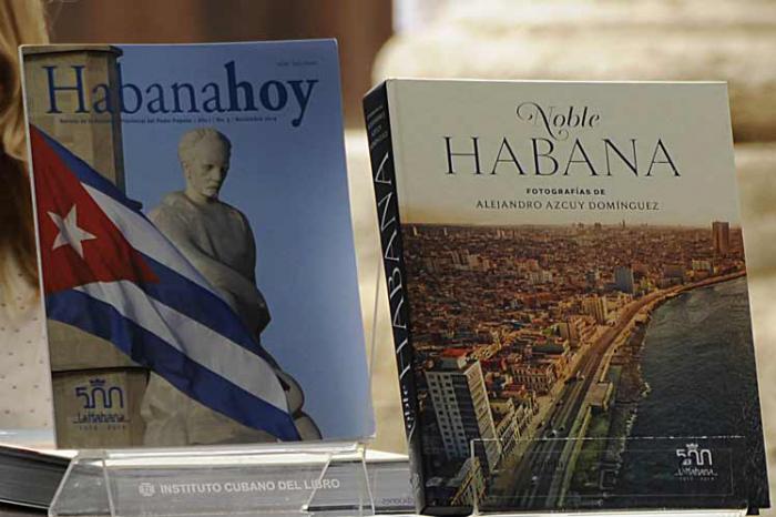 Libro y revista dedicados a La Habana