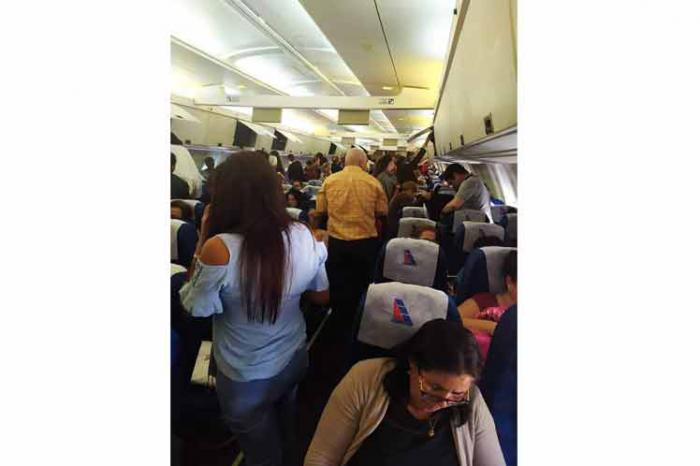 Regreso de médicos cubanos desde Bolivia