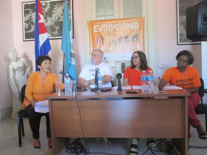 Conferencia de prensa sobre campaña Evoluciona por la No Violencia hacia las Mujeres 