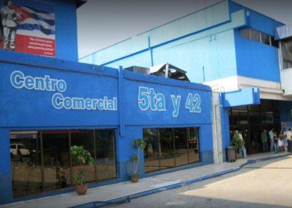 Centros Comerciales Almendares y 5ta. y 42 comenzarán a dar vuelto en pesos cubanos (CUP)